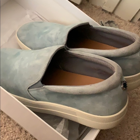 Steve Madden Suede Slip On Gills Baby Blue - Picture 3 of 4